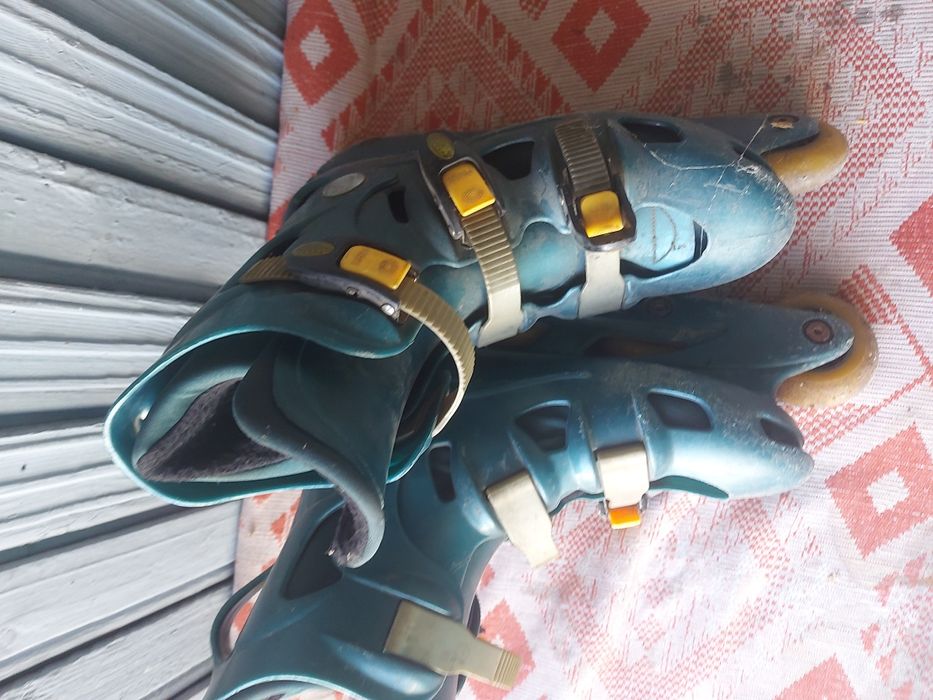 Продам роликовые  коньки