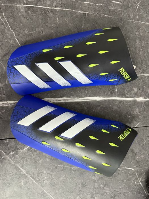 Щитки футбольные