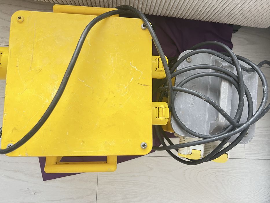 Transformator de la 220V la 110V