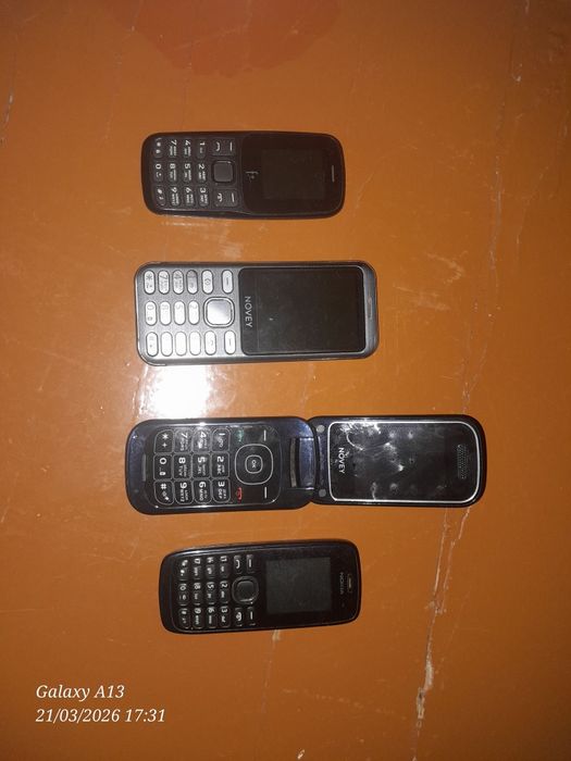 Telifon sotiladi narxi 300000 Kelishiladi yana Qora telifon 400000