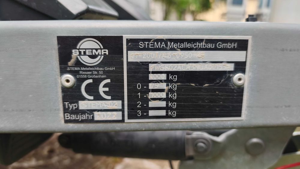 Vând remorca Stema