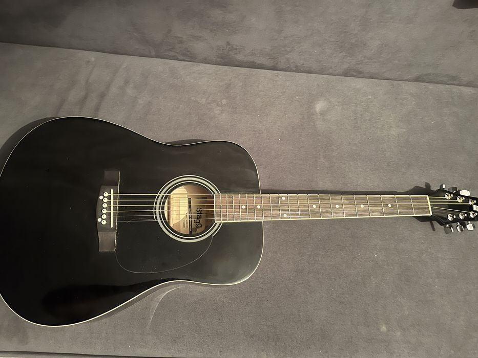 Продам гитару аккустическую Stagg