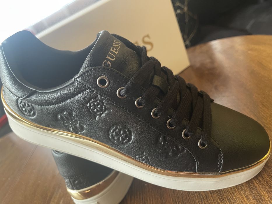 нови кецове Guess