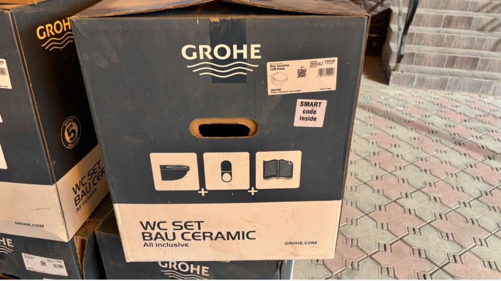 Новый унитаз GROHE ,с крышкой