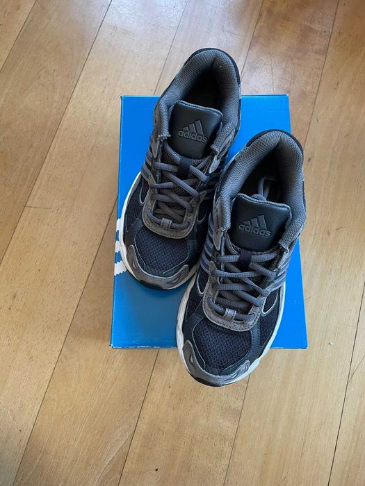 маратонки ADIDAS RESPONSE CL W grey black