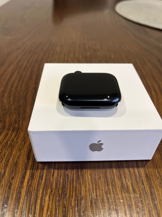 Apple Watch Series 7 2021 GPS, Midnight Aluminium 41mm, Като нов
