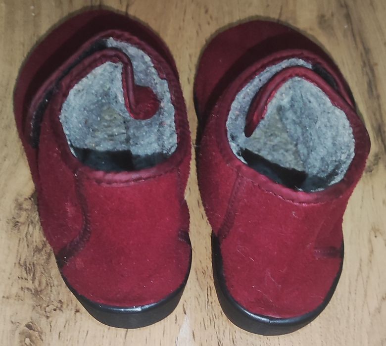 Тапочки теплые 32 р.на крепкой подошве закрытые. Юнусабад