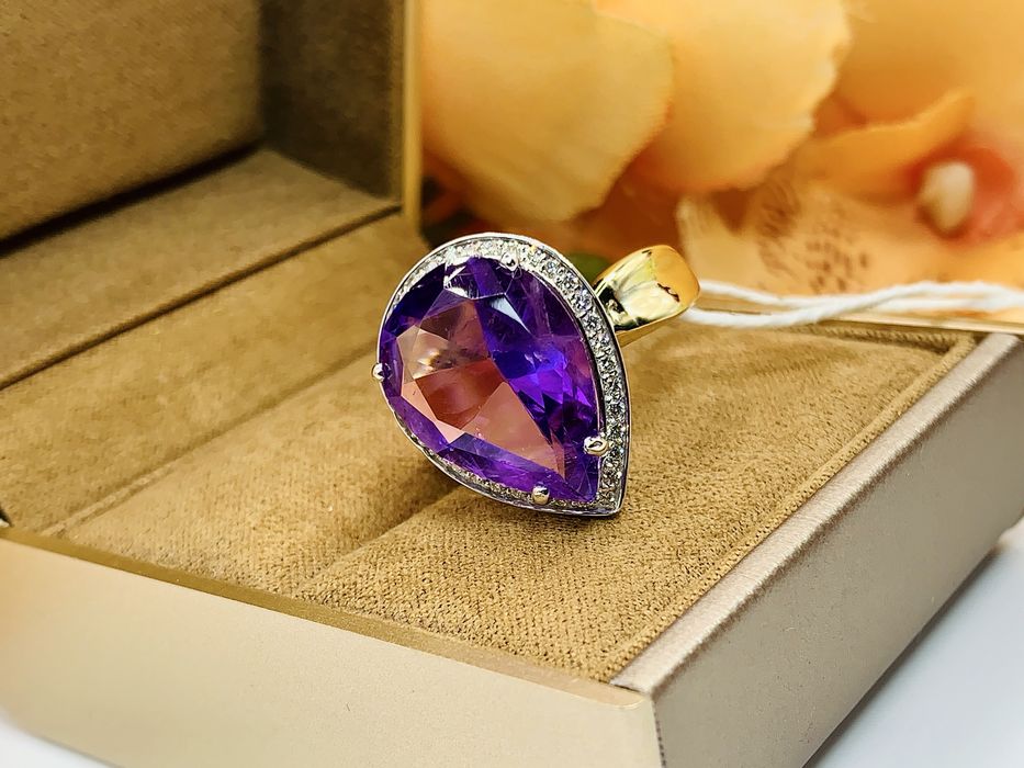 золотое кольцо с бриллиантами и Аметистом