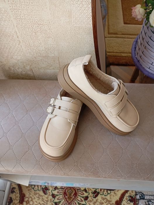 4 штуки Женской  обуви 37 размер