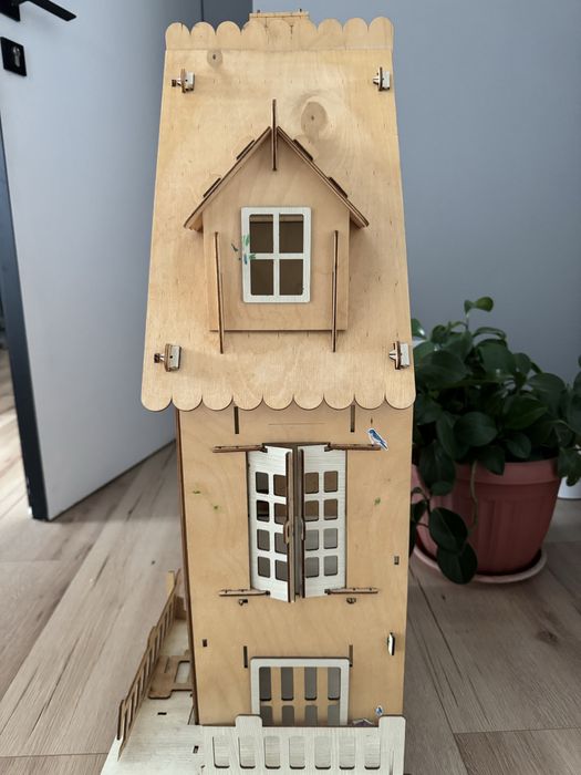 Игрушечный дом для кукол