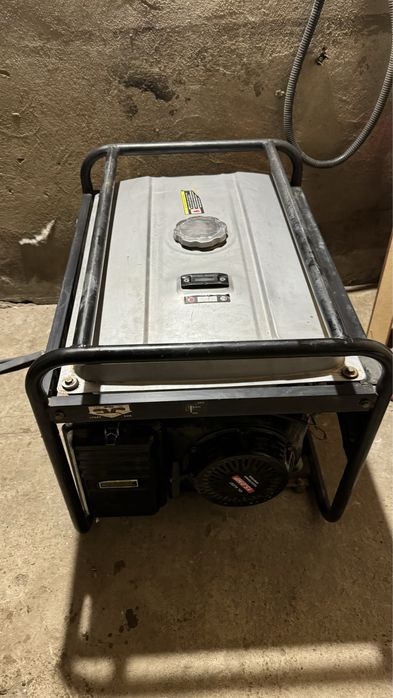 Продаю генератор б/у