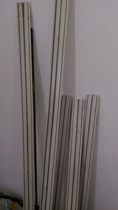 Карнизы б у, белые