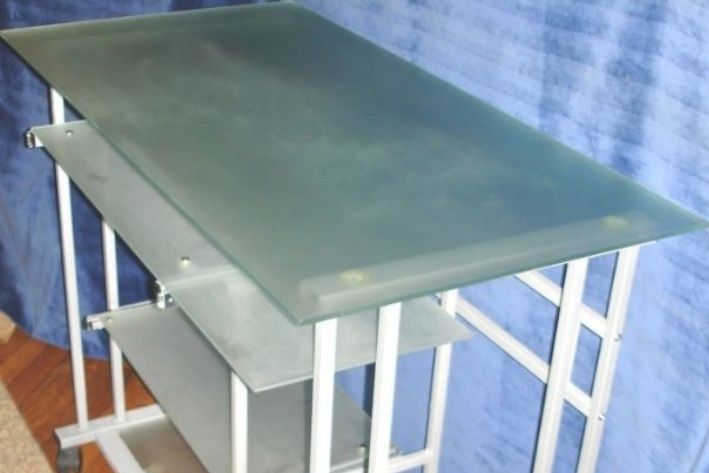 Masa birou reglabil pentru calculator din sticla mata securizata, pe c