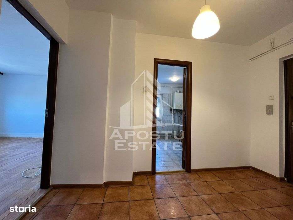 Apartament cu 3 camere, 2 bai, decomandat, centrala proprie, Sagulu