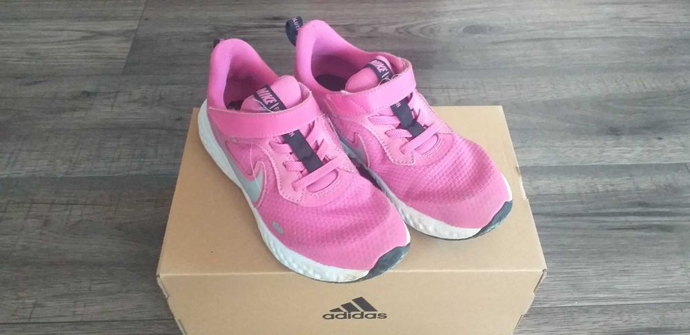 Детски оригинални маратонки на Адидас размер 30-50лв.