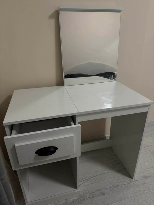 Тоалетка за гримове