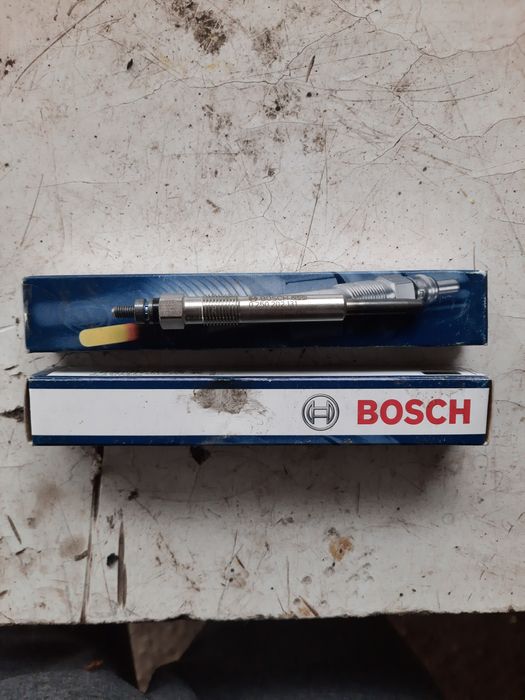 Vand 4 buji Bosch noi nefolosite pt ford.