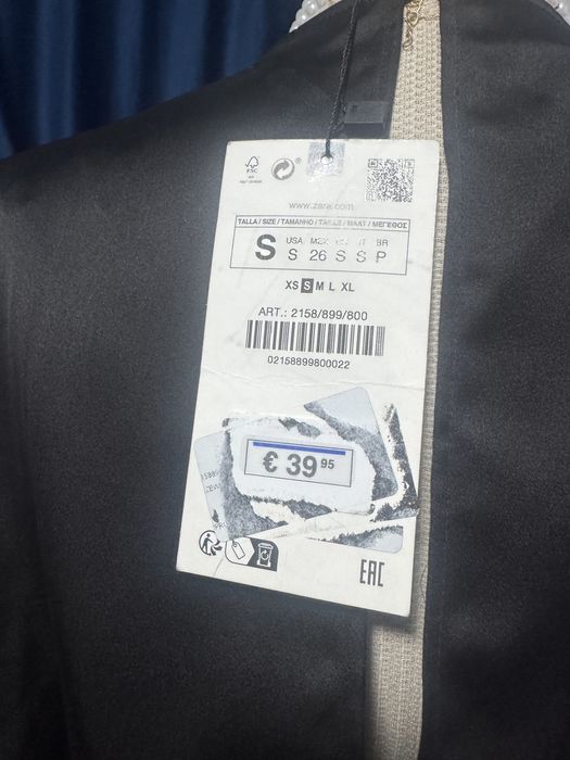 Salopeta scurta satinata de cocktail cu maneci lungi Zara marimea S