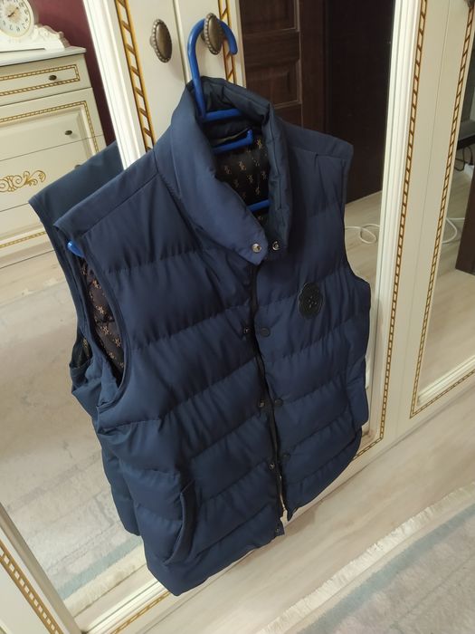 Продам мужскую жилетку