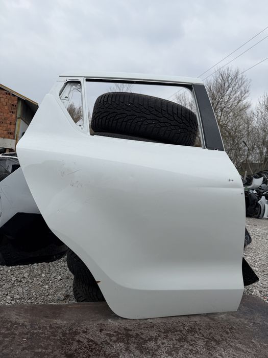 Врата Suzuki Swift 2018 год.-
