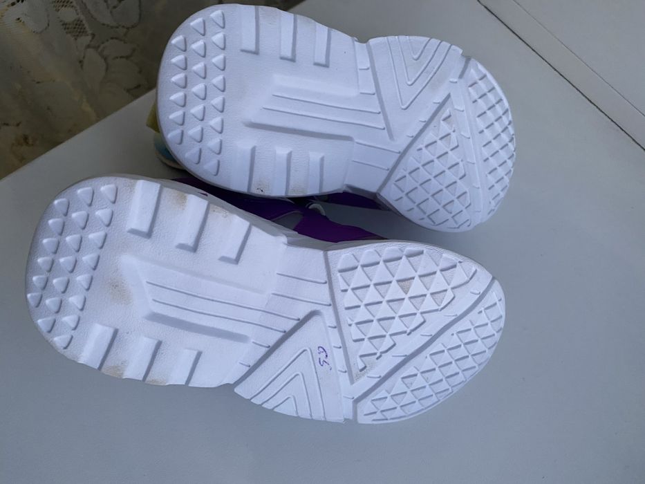 Кросовки для девочки.