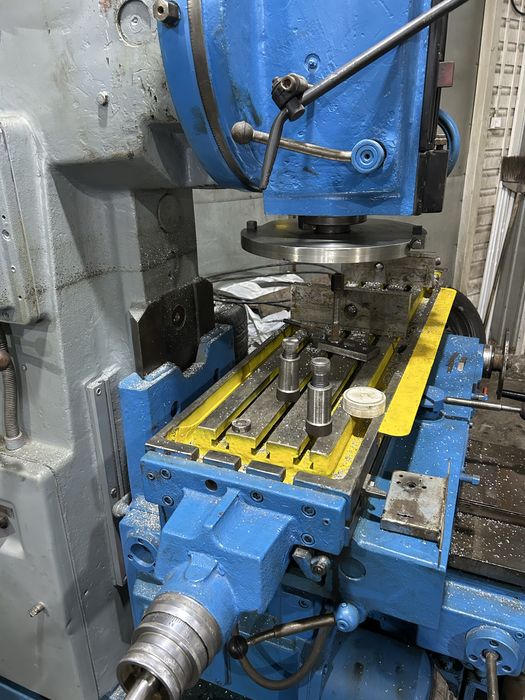 Вертикально-фрезерный станок