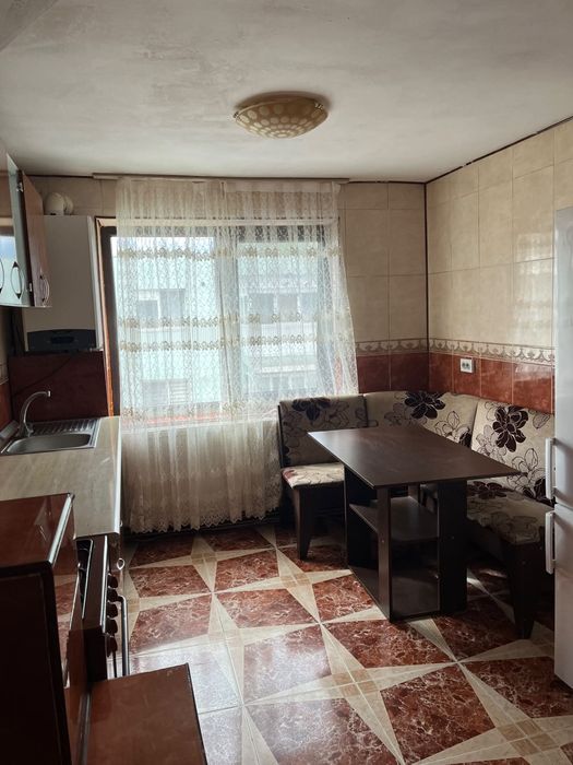 Inchiriez apartament