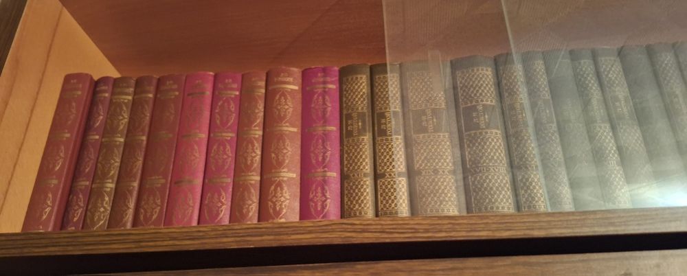 Книжные полки со стеклом