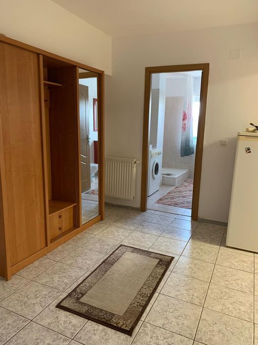 Închiriez apartament