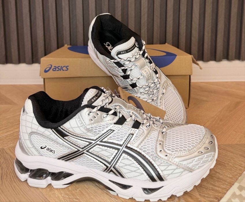 Спортни обувки ASICS