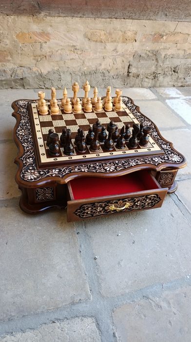Shaxmat Шахматы 40×40 sm yongʻoqdan yasalgan