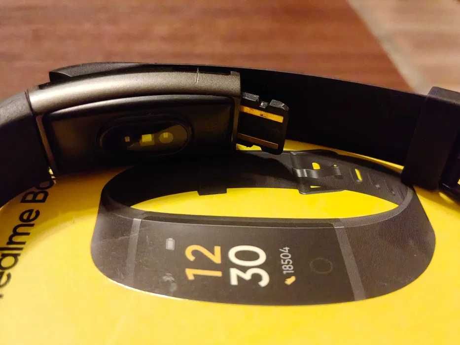Смарт гривна Realme Band RMA183