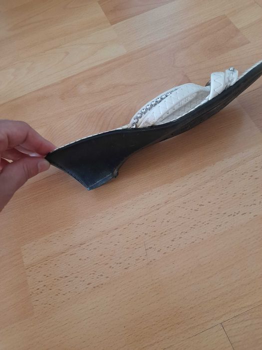 Дамски чехли със малък ток