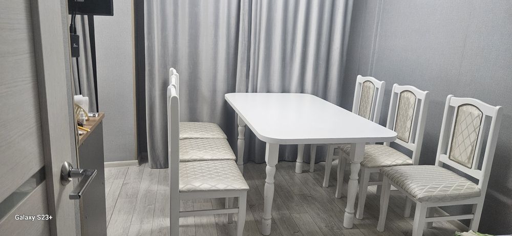 Стол и 6 стульев
