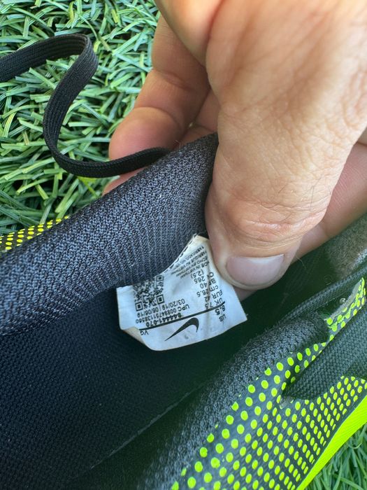 футзал обувки Nike