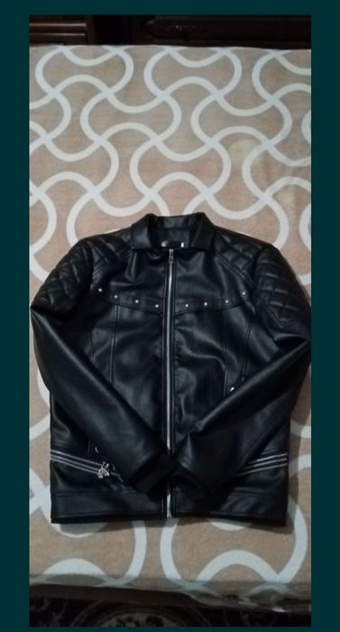 Vând geacă de piele