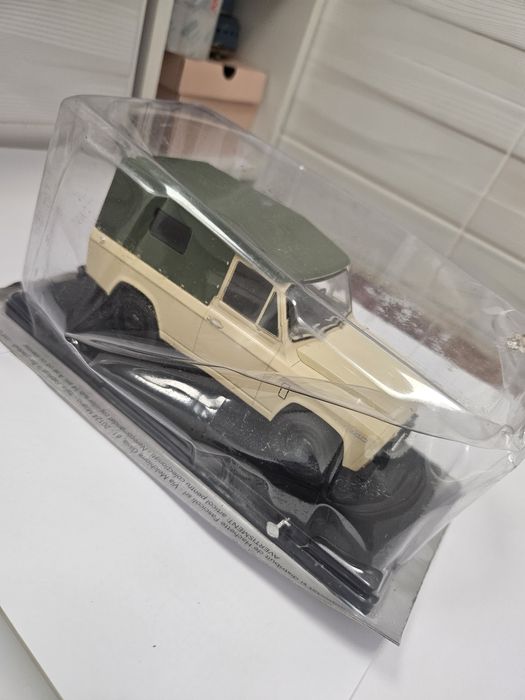 ARO macheta metalica 1 : 24