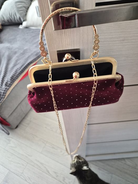 Продам клатч.очень красивый.