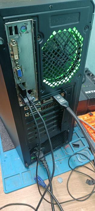 PC Gaming Intel i7, GTX 670 2GB, 8GB RAM, SSD+HDD, Carcasă RGB Sticlă