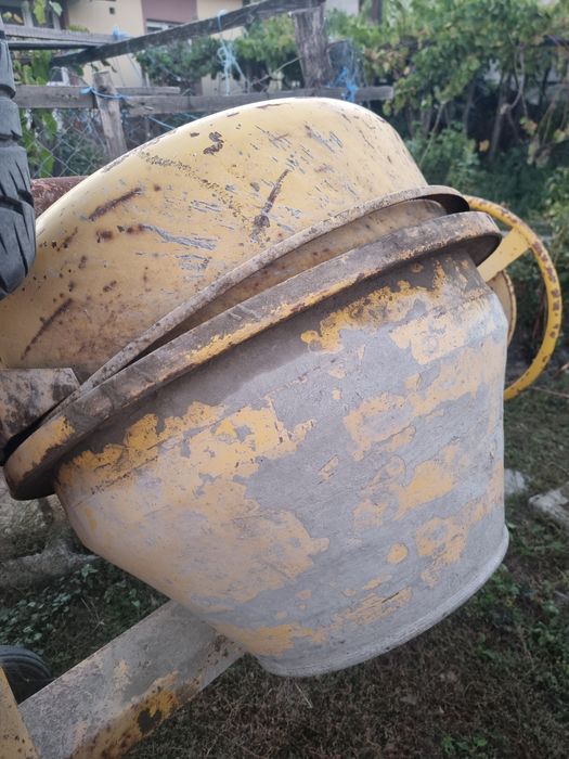 Betoniera cu motor funcțional