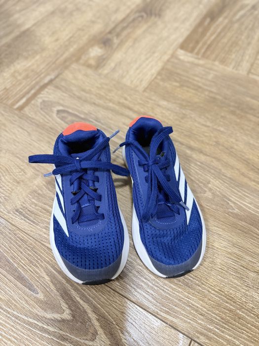 Продам детские кроссовки Adidas