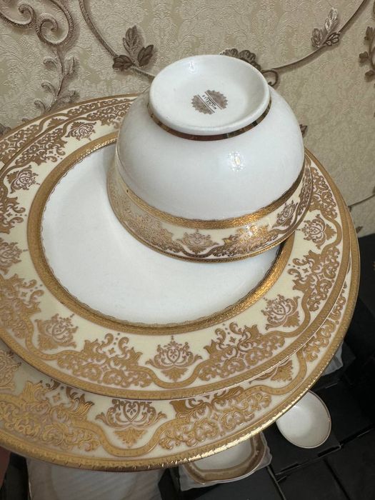 Chinni idishlar sotiladi