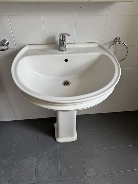 Lichidare obiecte sanitare – cadă, chiuvete, WC, oglinzi – prețuri avantajoase
