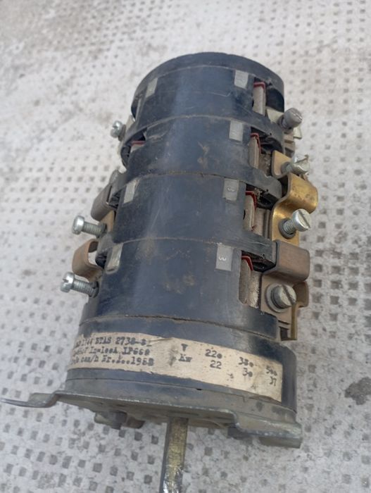 Transformator ,2 comutatoare, întrerupător automat