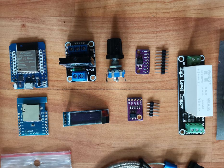 Placa dezvoltare wifi  Wemos ESP32 D1 + OLED 2.42 + senzori etc