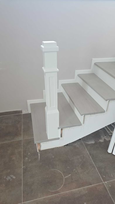 Scari lemn masiv! Montaj finisaj lemn masiv!