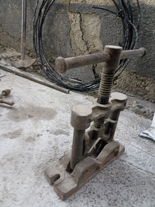 Тиски для труб ссср