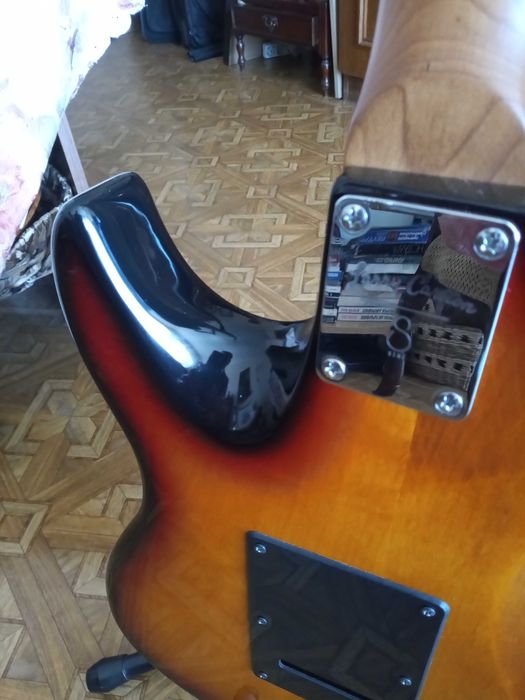 Китара Sire 7 Larry Carlton  - суперстрат модел