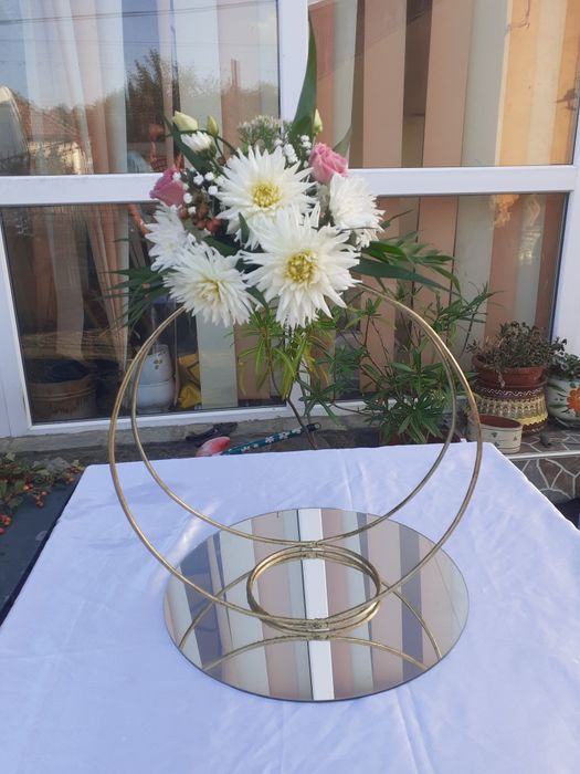 SUPORTURI DE FLORI pentru  evenimente 60 lei .