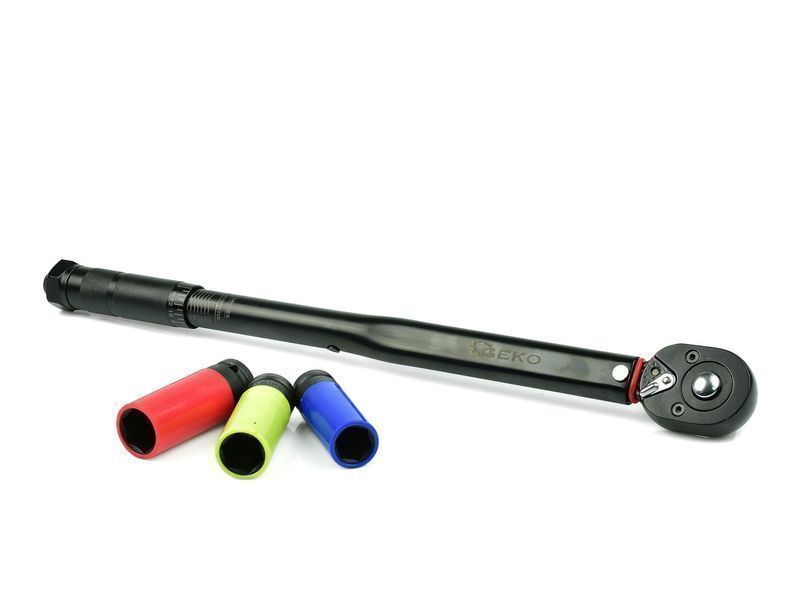 Динамометричен ключ 1/2 28-210nm с тръбен комплект със защита за алуми